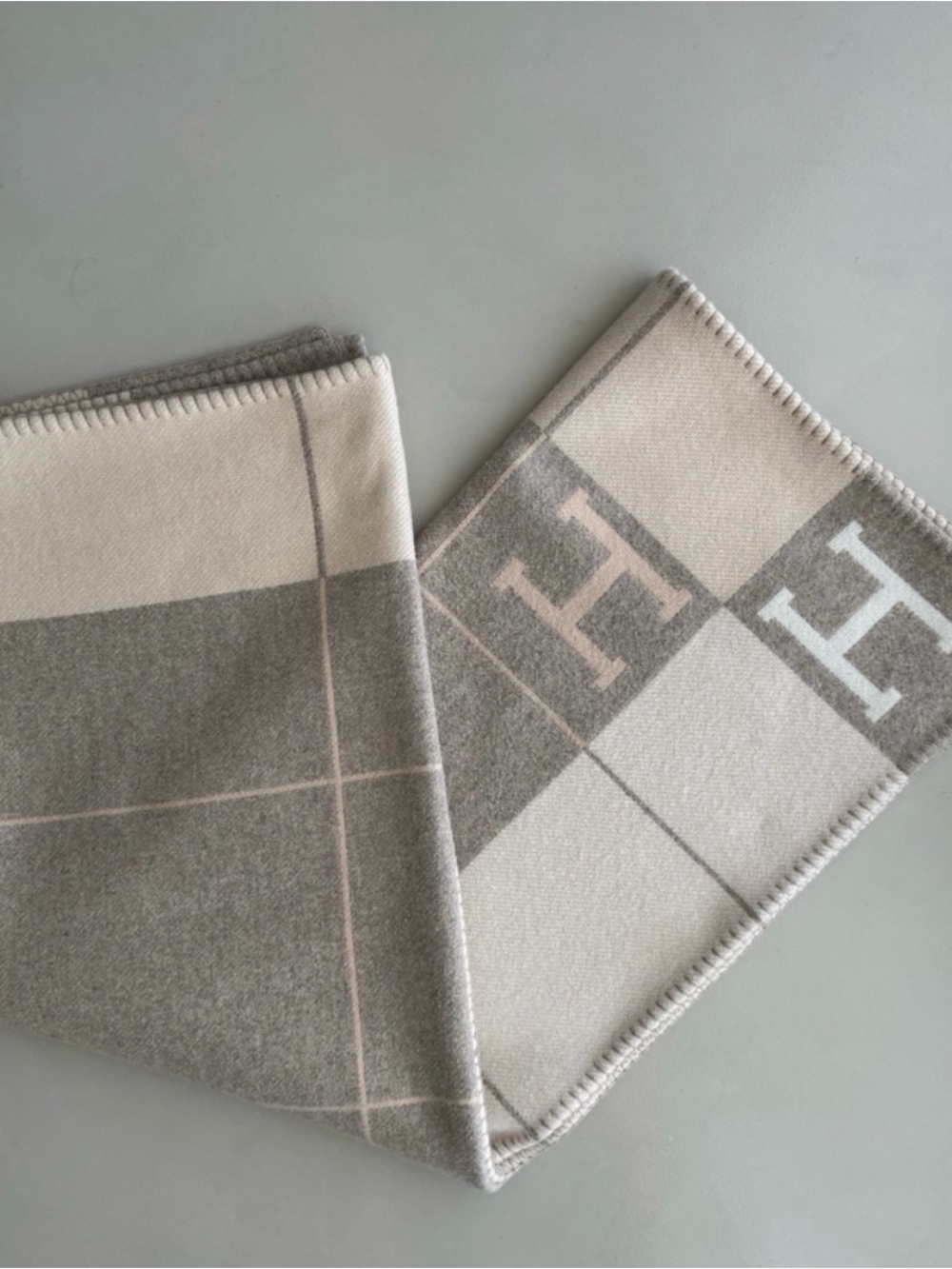 Hermes Avalon III throw blanket